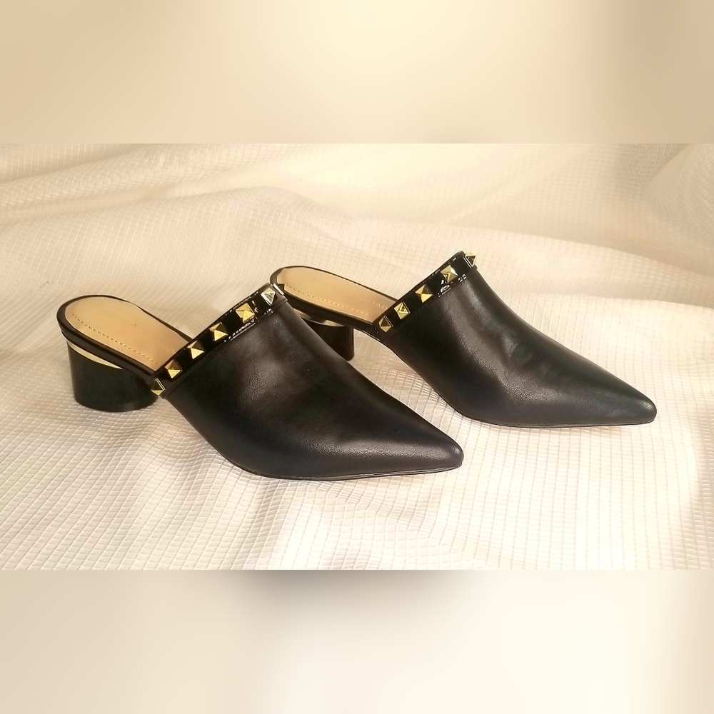 *NWOB* Adrienne Vittadini Studded Mules